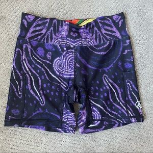 Womens inknburn batik 4” shorts Size 6 with 2 pockets.
Excellent condition